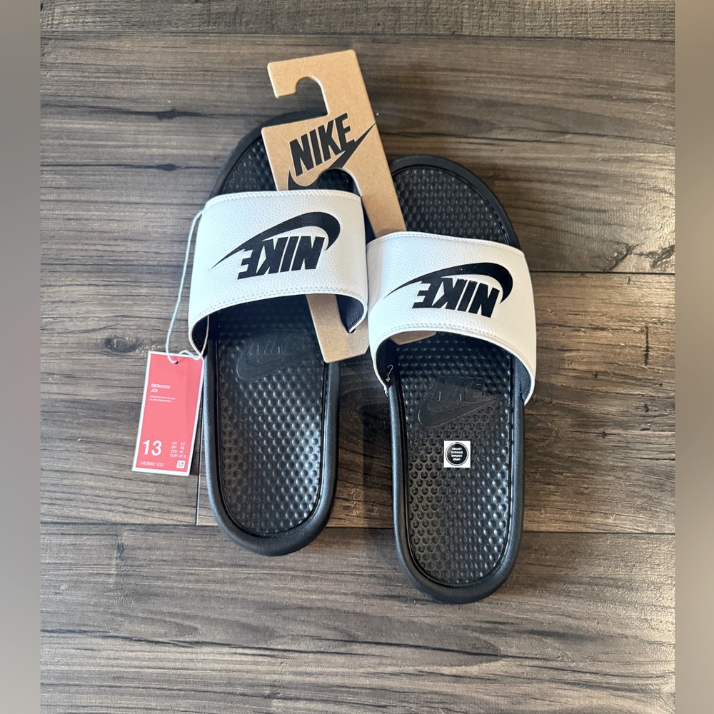 Nike Benassi JDI size 13 white black slides